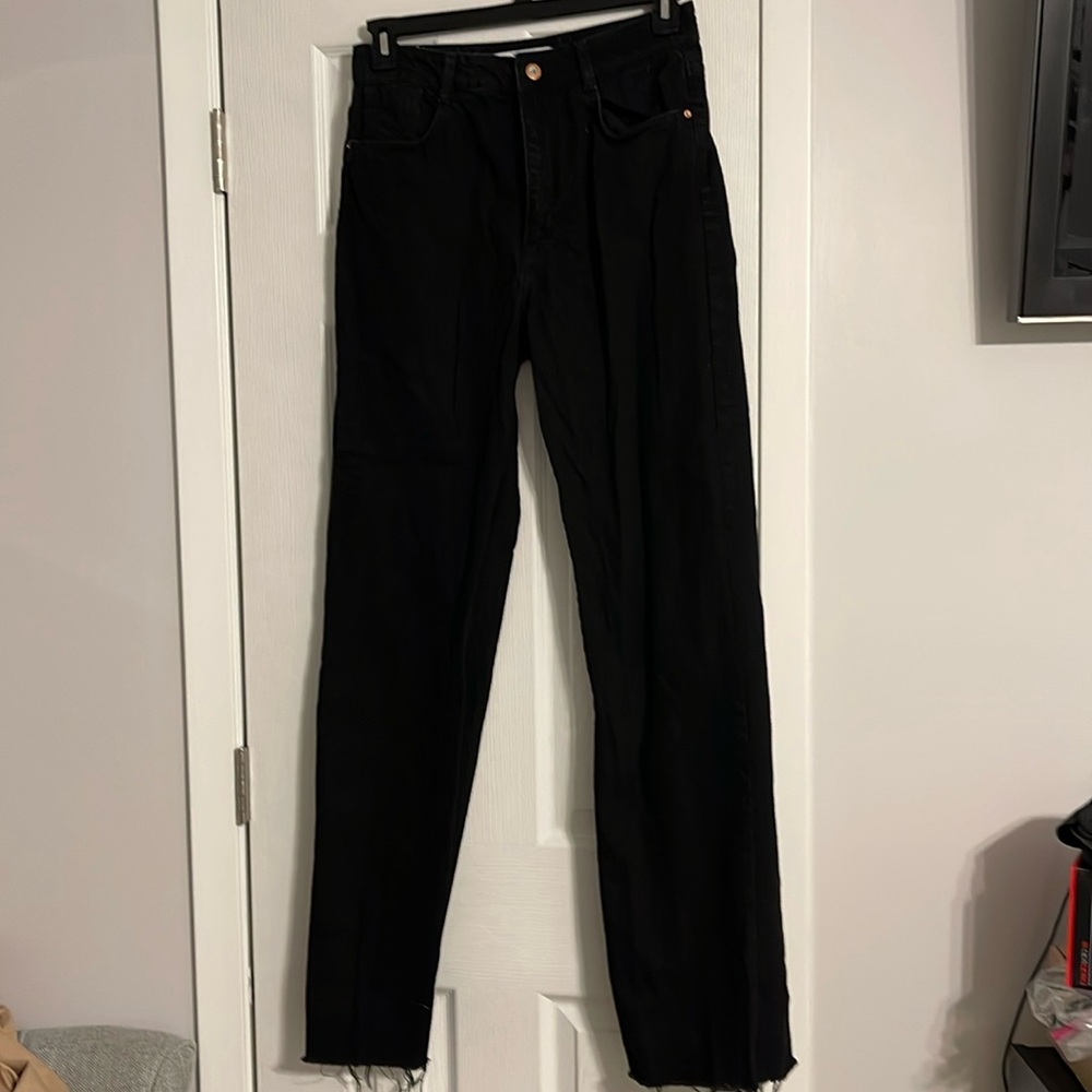 Zara Women’s size 8 Black Denim Jeans Frayed Ankles